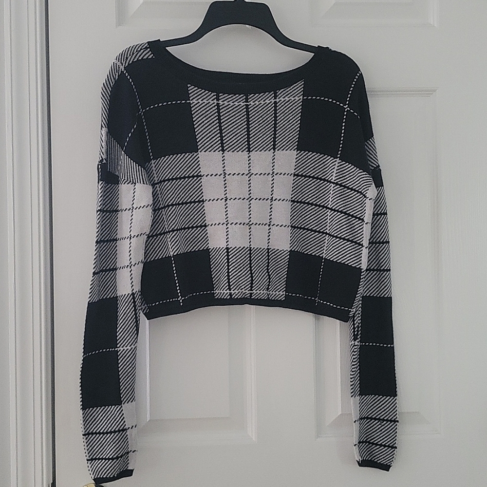 Cropped Checkered Long Sleeve Top